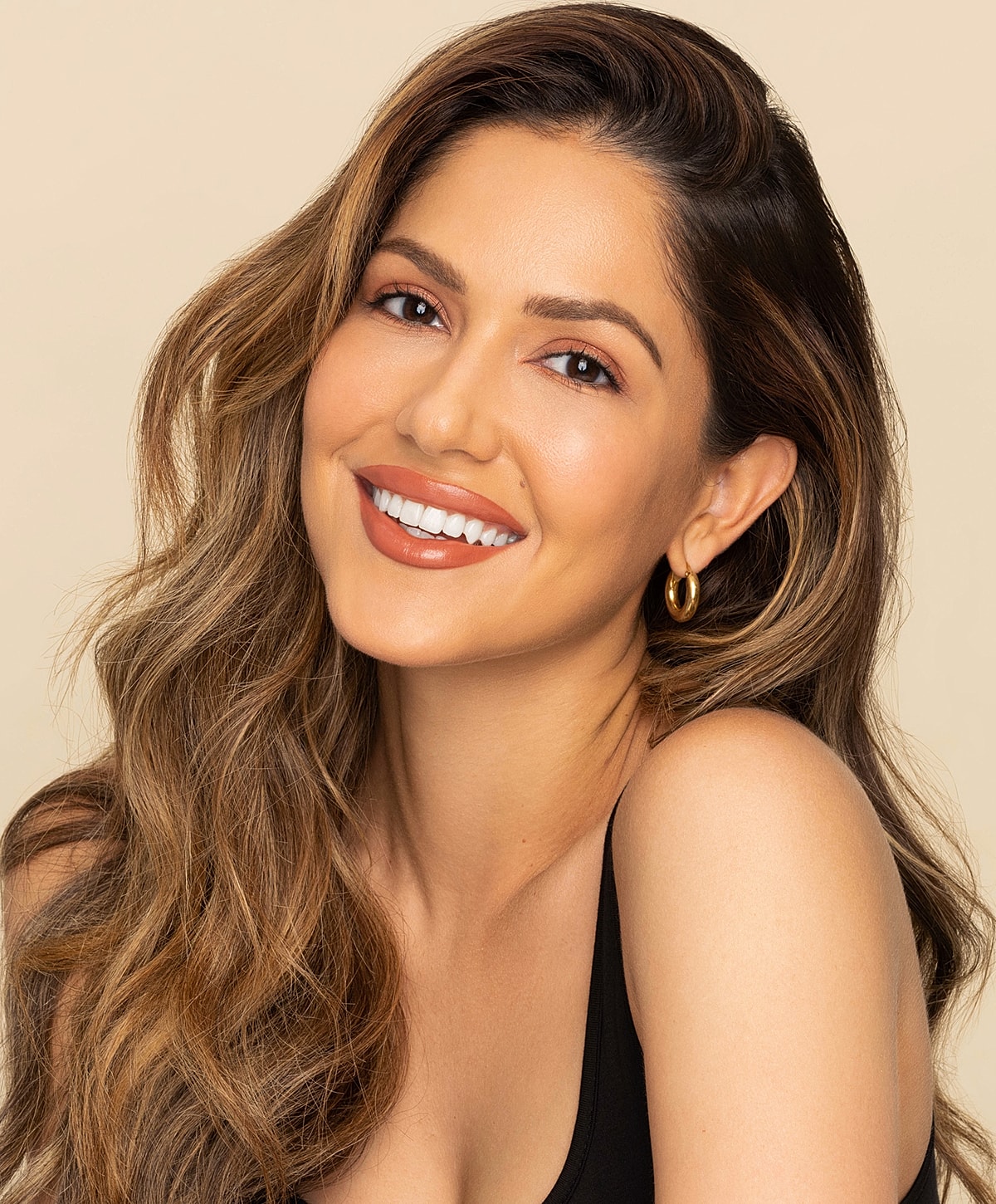 Injecting lip filler in a cosmetic procedure.